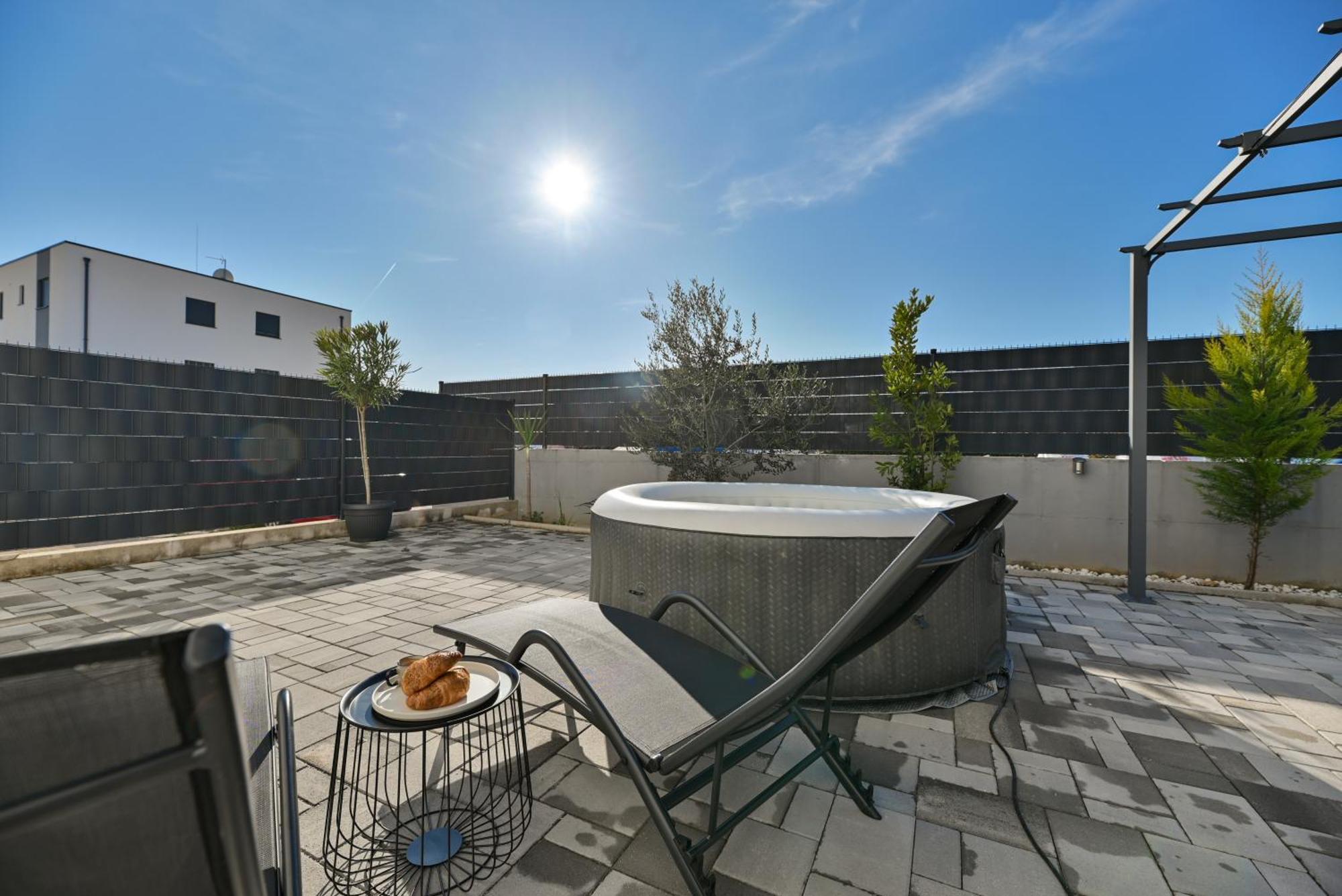 Luxury Apartment With Garden Jacuzzi And Wellness Трогір Екстер'єр фото