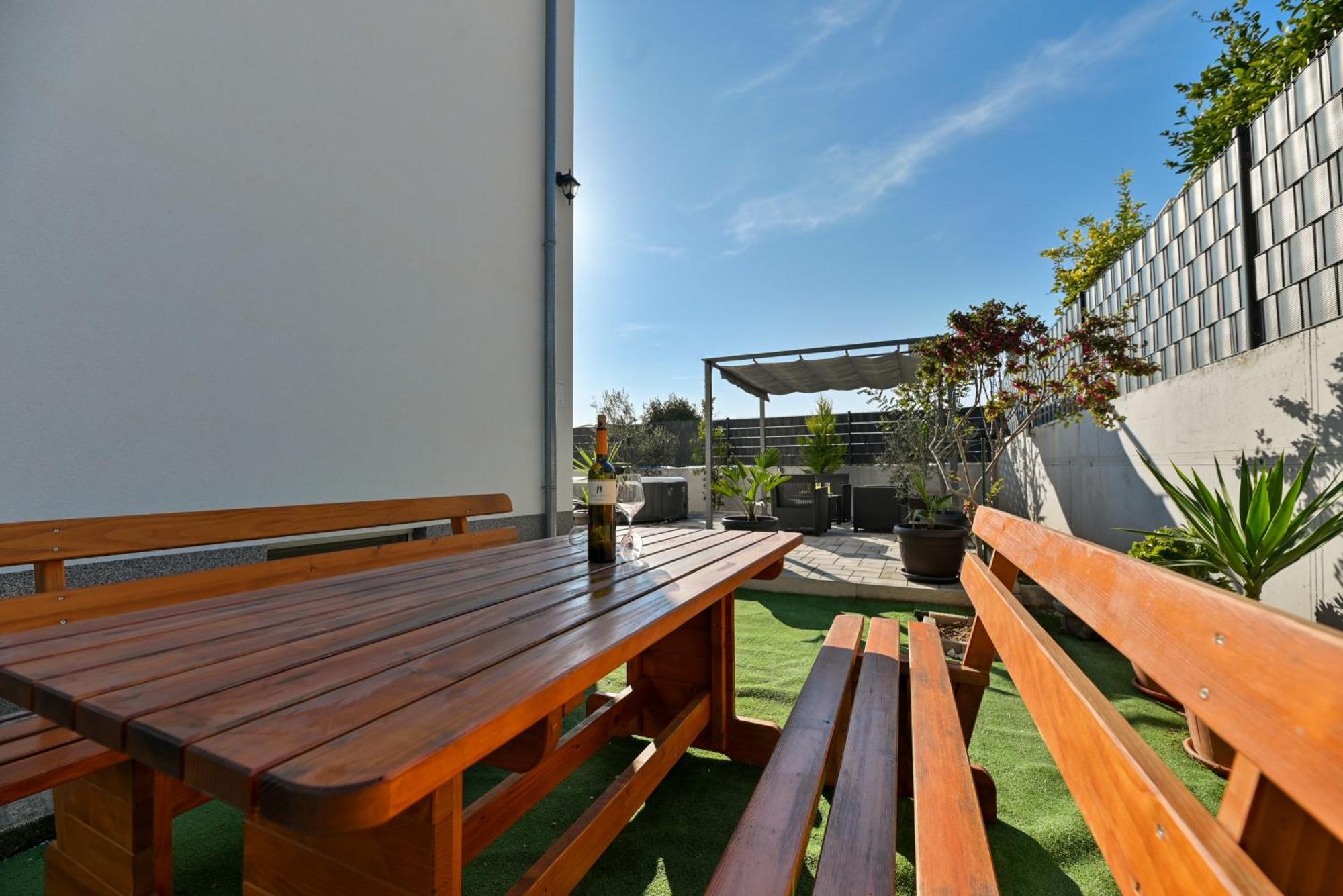 Luxury Apartment With Garden Jacuzzi And Wellness Трогір Екстер'єр фото
