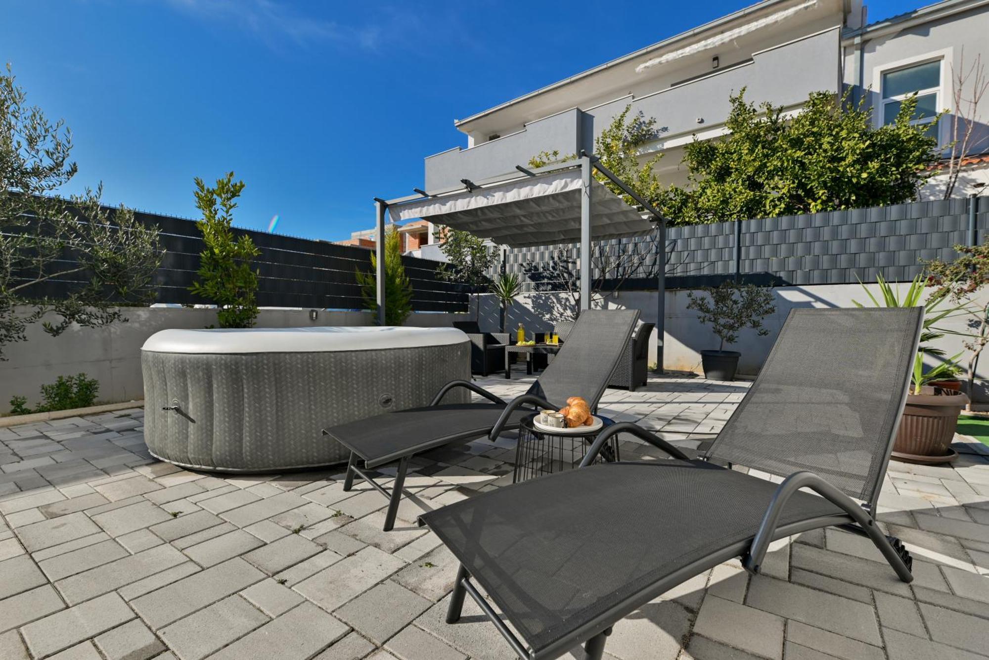 Luxury Apartment With Garden Jacuzzi And Wellness Трогір Екстер'єр фото