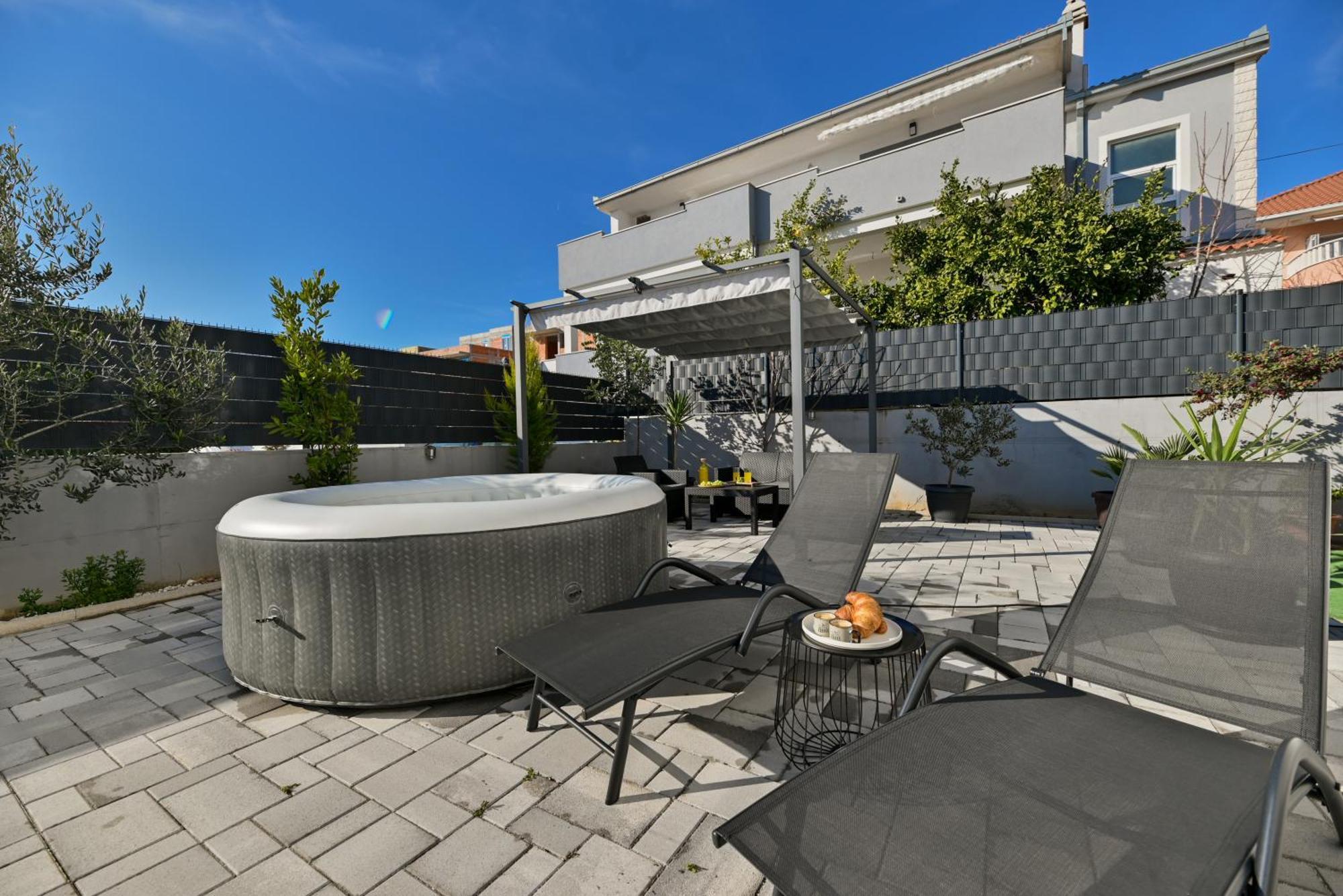 Luxury Apartment With Garden Jacuzzi And Wellness Трогір Екстер'єр фото