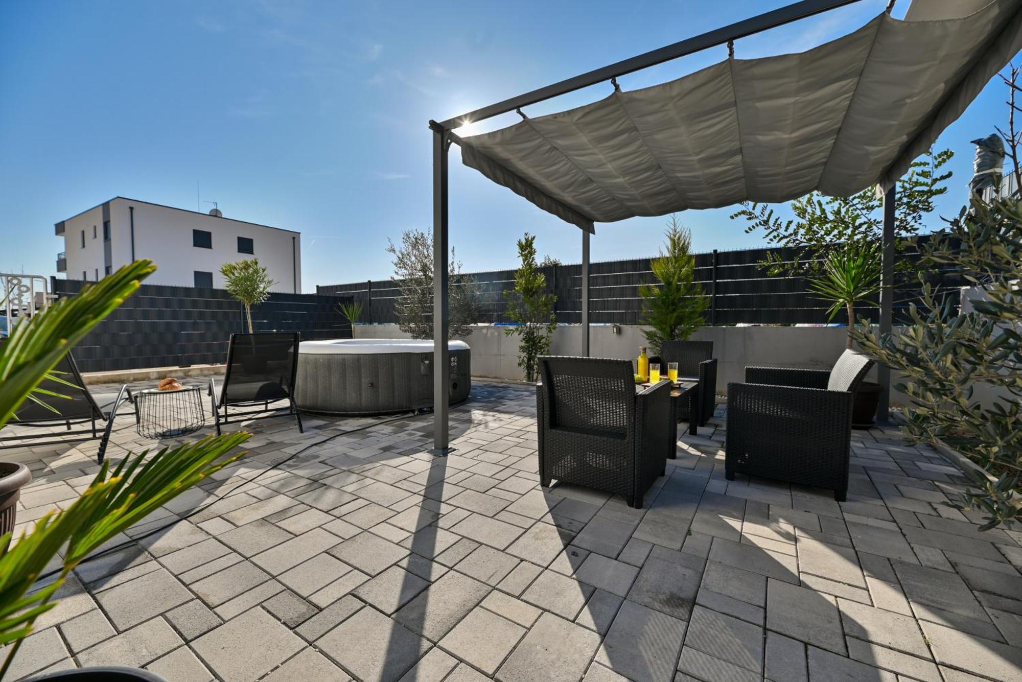 Luxury Apartment With Garden Jacuzzi And Wellness Трогір Екстер'єр фото