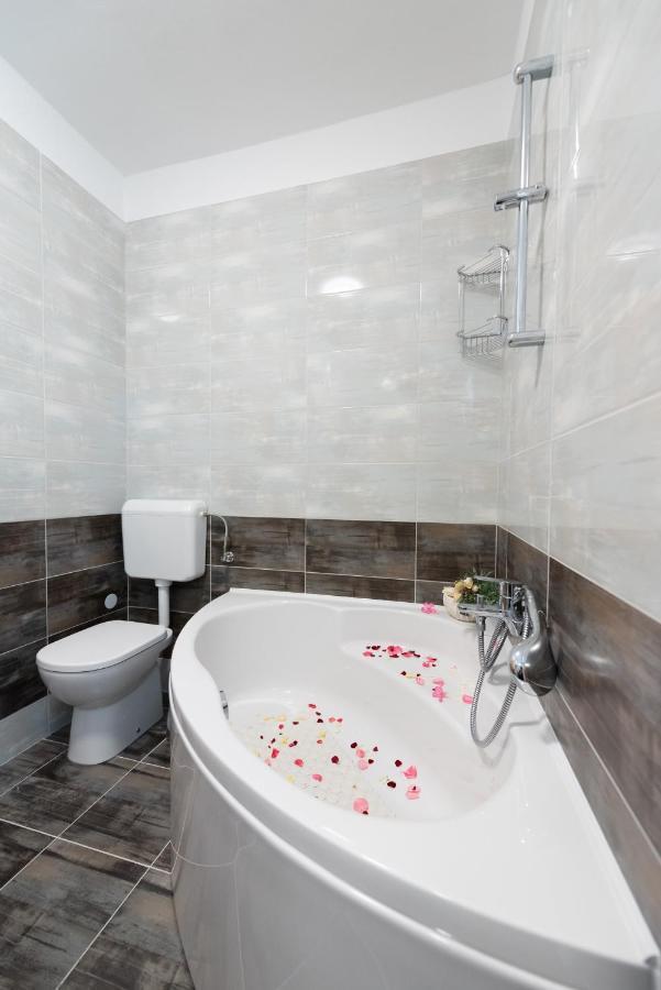 Luxury Apartment With Garden Jacuzzi And Wellness Трогір Екстер'єр фото