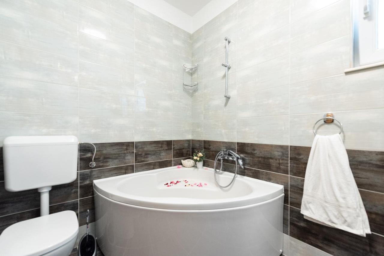 Luxury Apartment With Garden Jacuzzi And Wellness Трогір Екстер'єр фото